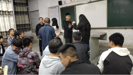 谊华教育在通江县第二中学开展公益性讲座（关于四川单招文化考试大纲及试卷结构）